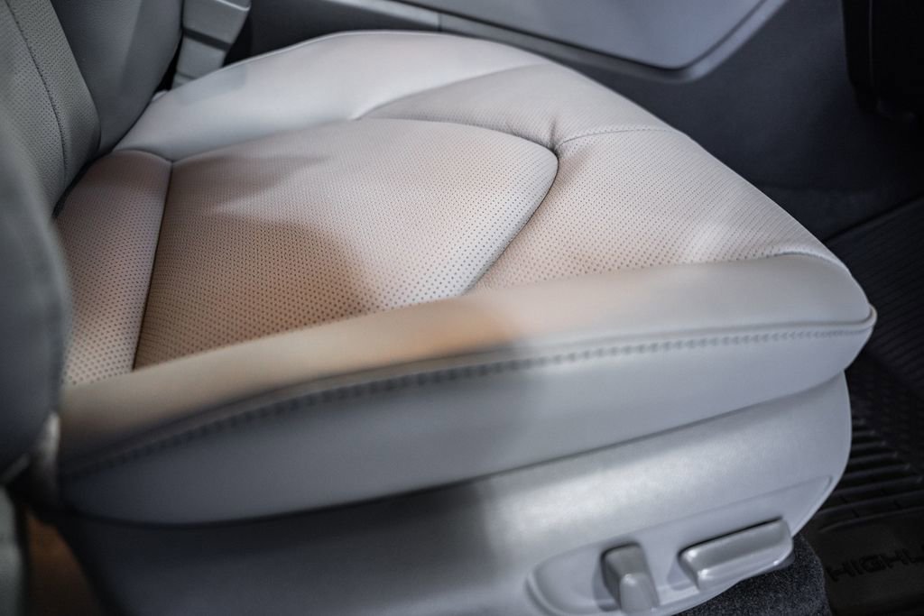 New 2026 Toyota Highlander Limited image 41