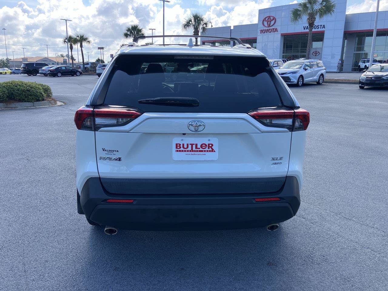 Used 2022 Toyota RAV4 XLE Premium AWD/4WD image 4