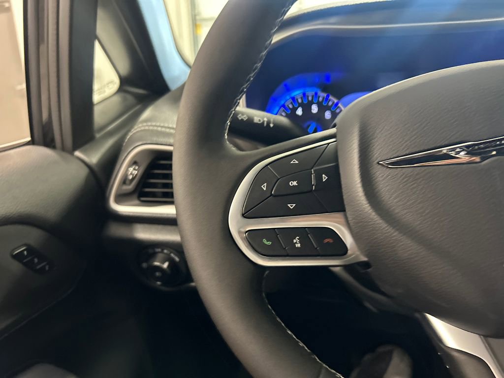 New 2026 Chrysler Pacifica Select FWD image 19