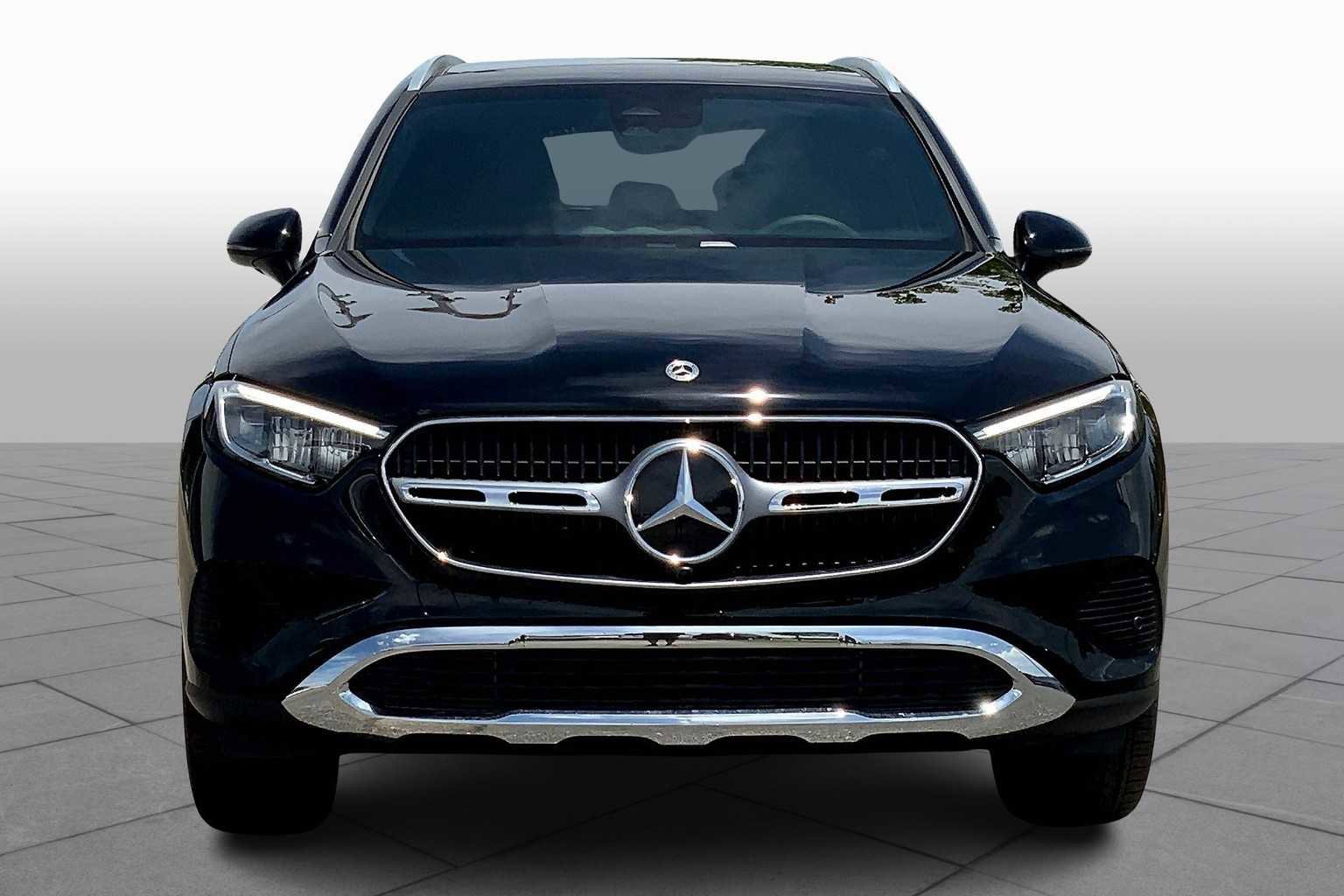 Used 2025 Mercedes-Benz GLC 300 image 3