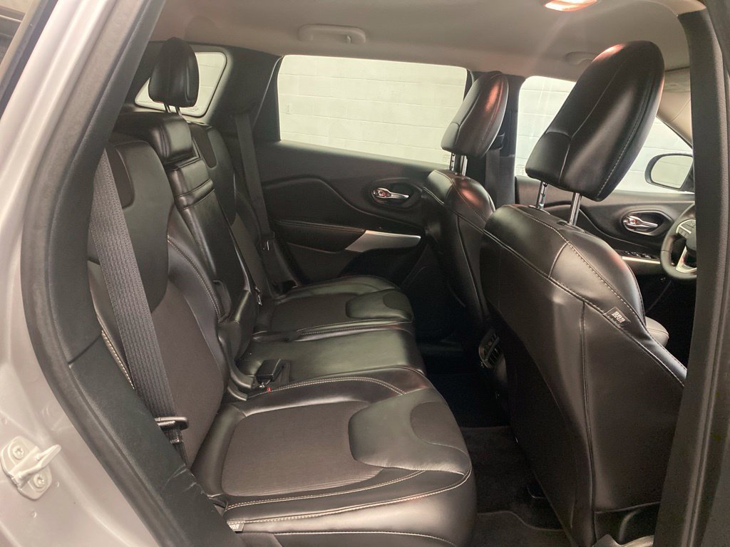 Used 2018 Jeep Cherokee Latitude Plus w/ Trailer Tow Group AWD/4WD image 26
