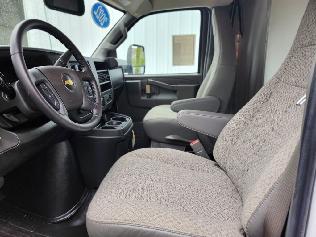 Used 2022 Chevrolet Express 3500 w/ Power Convenience Package RWD image 10