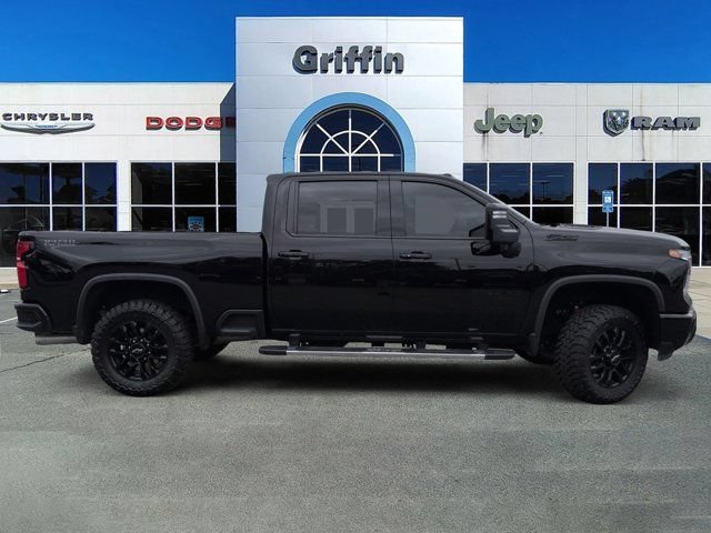 Used 2025 Chevrolet Silverado 2500 LTZ w/ LTZ Plus Package AWD/4WD image 3