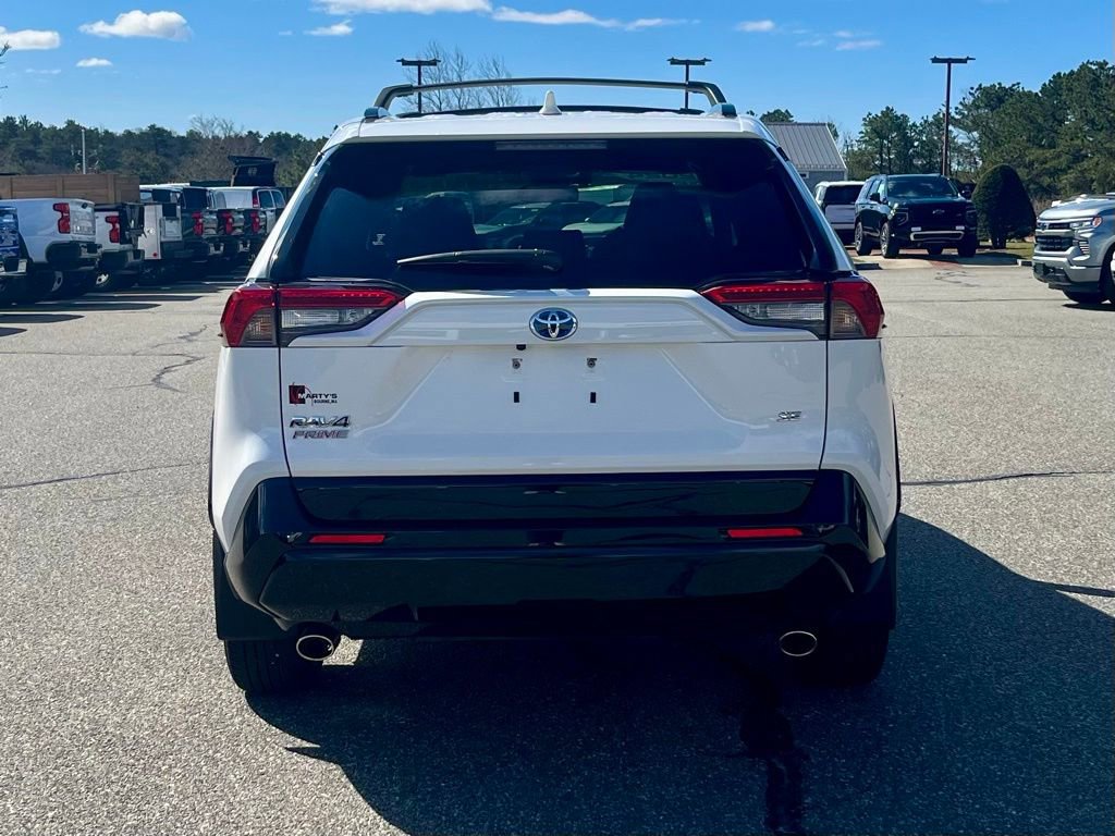 Used 2024 Toyota RAV4 SE w/ Weather & Moonroof Package image 4