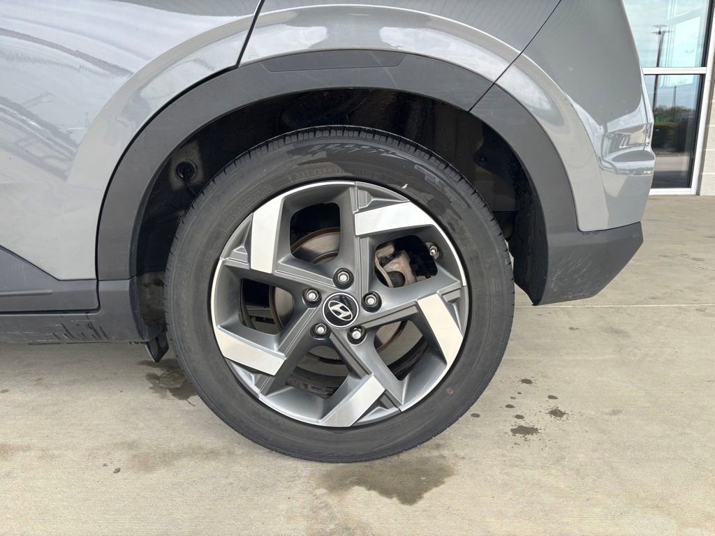 Used 2022 Hyundai Venue SEL FWD image 10