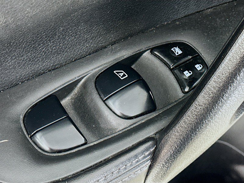 Used 2020 Nissan Rogue Sport S FWD image 18