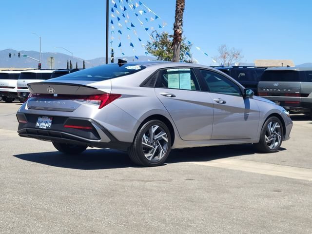 Certified 2025 Hyundai Elantra SEL FWD image 4