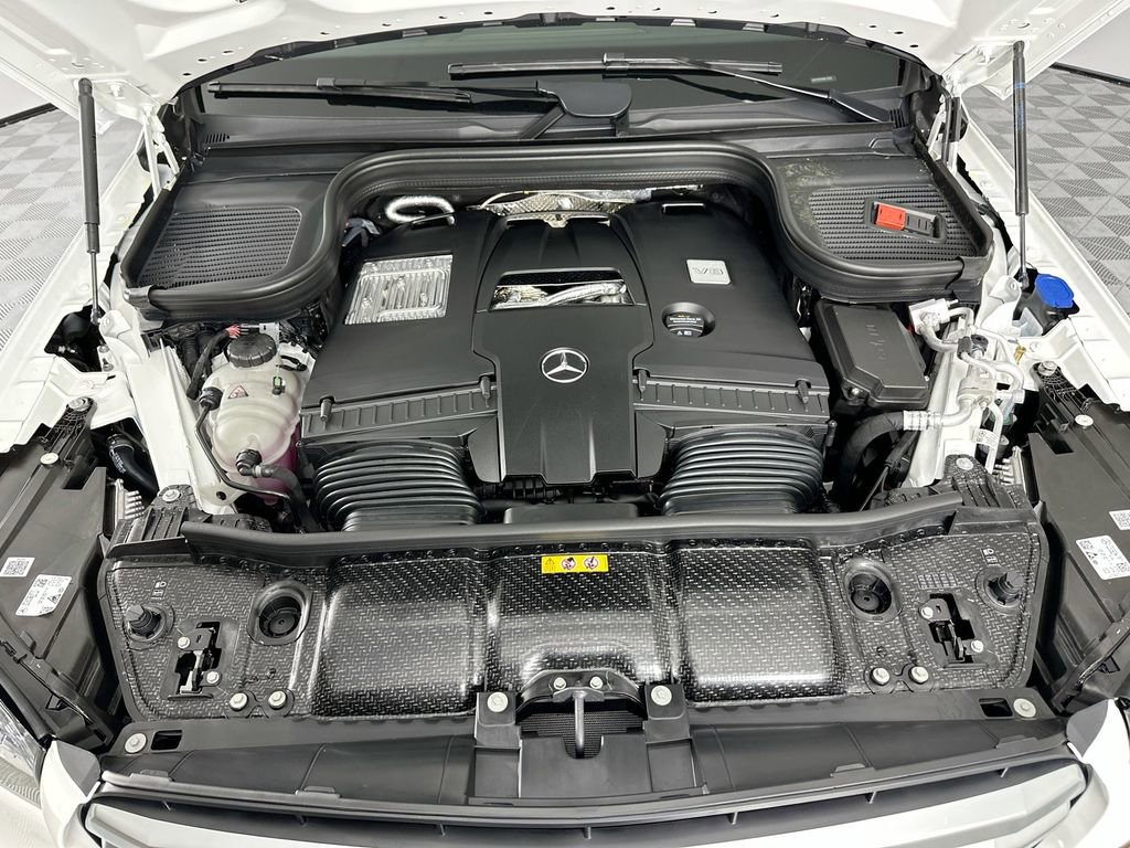 Used 2025 Mercedes-Benz GLS 580 4MATIC image 33