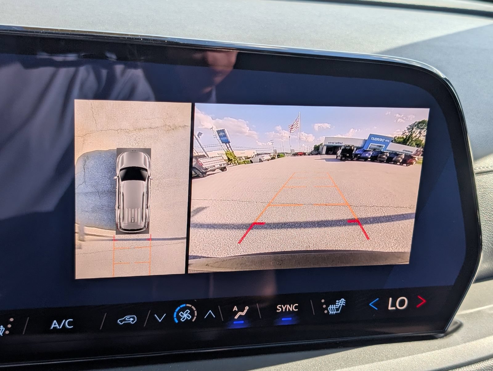 New 2026 Chevrolet Traverse LT w/ Sun and Wheel Package FWD image 27