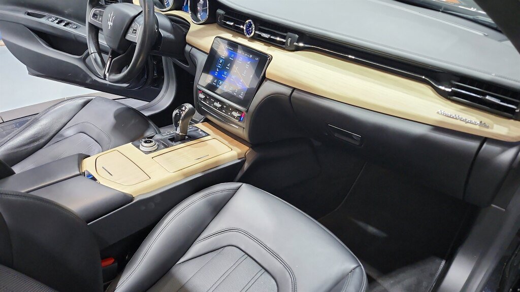 Used 2017 Maserati Quattroporte S GranLusso RWD image 40