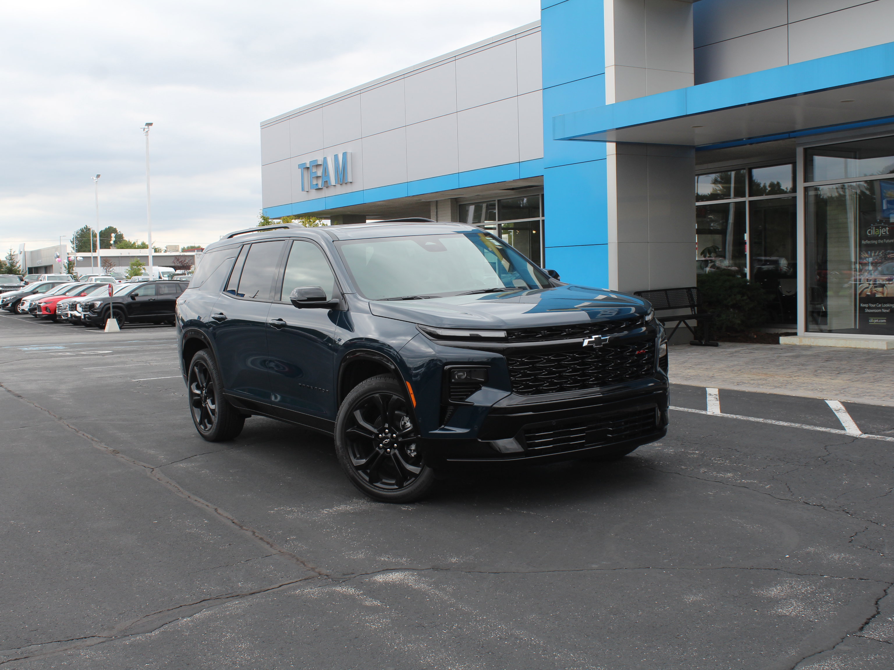 New 2027 Chevrolet Traverse RS w/ LPO, Floor Liner Package AWD/4WD image 4