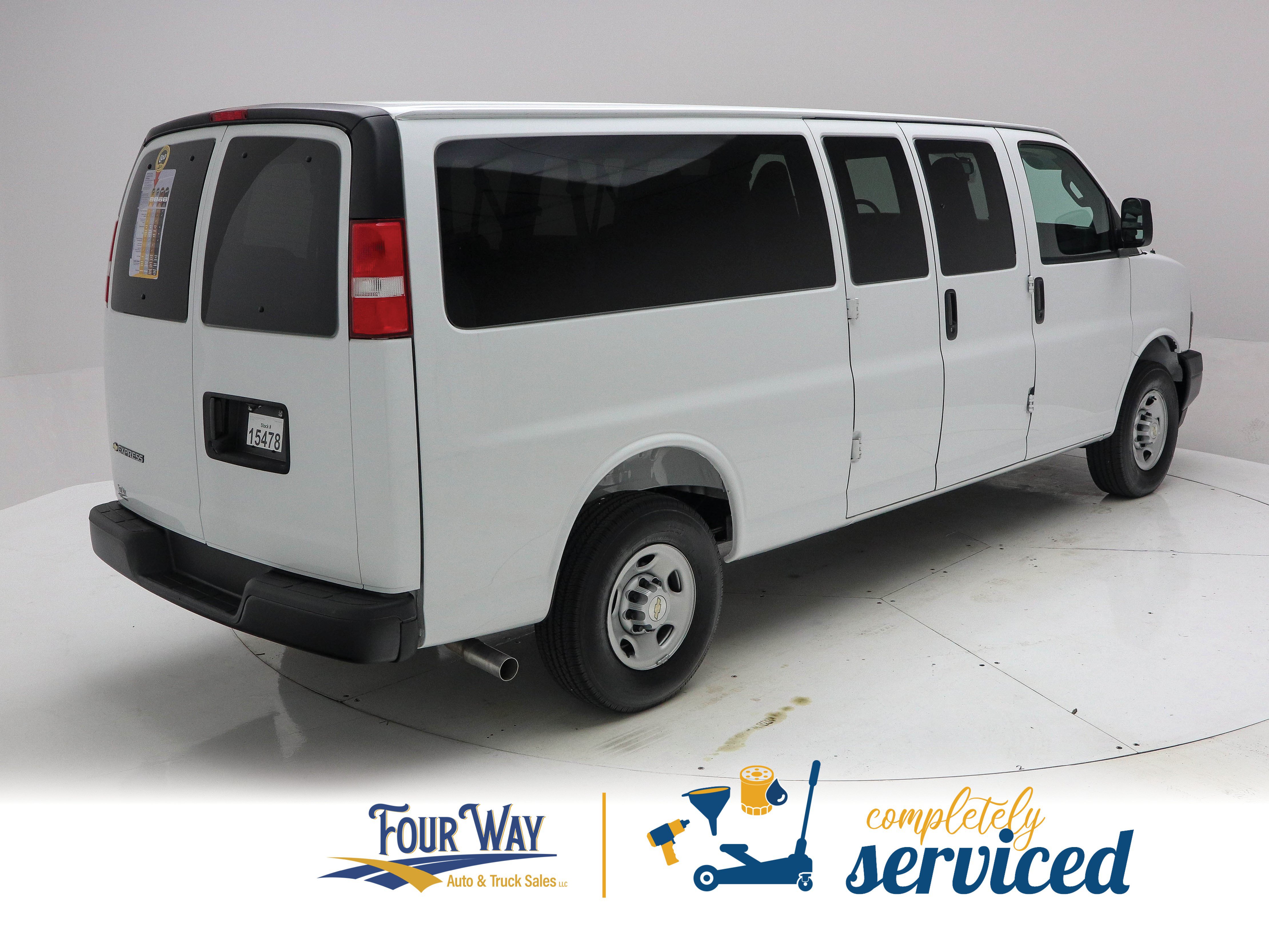 Used 2025 Chevrolet Express 3500 LS RWD image 4