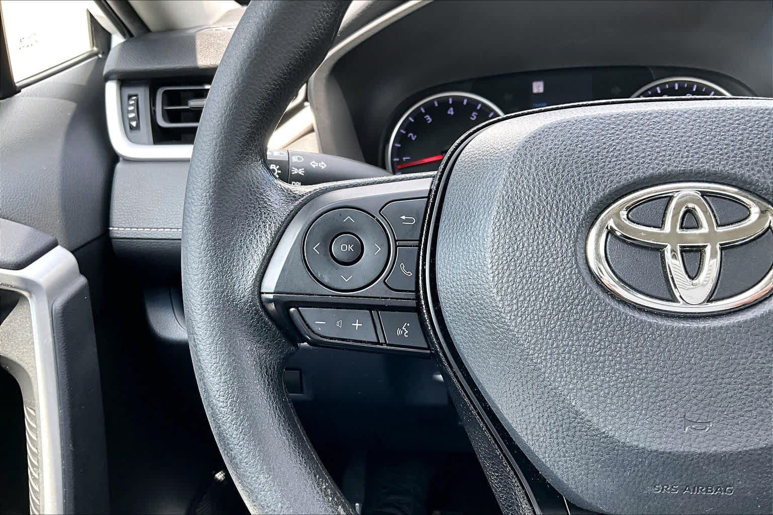 Used 2021 Toyota RAV4 LE FWD image 24