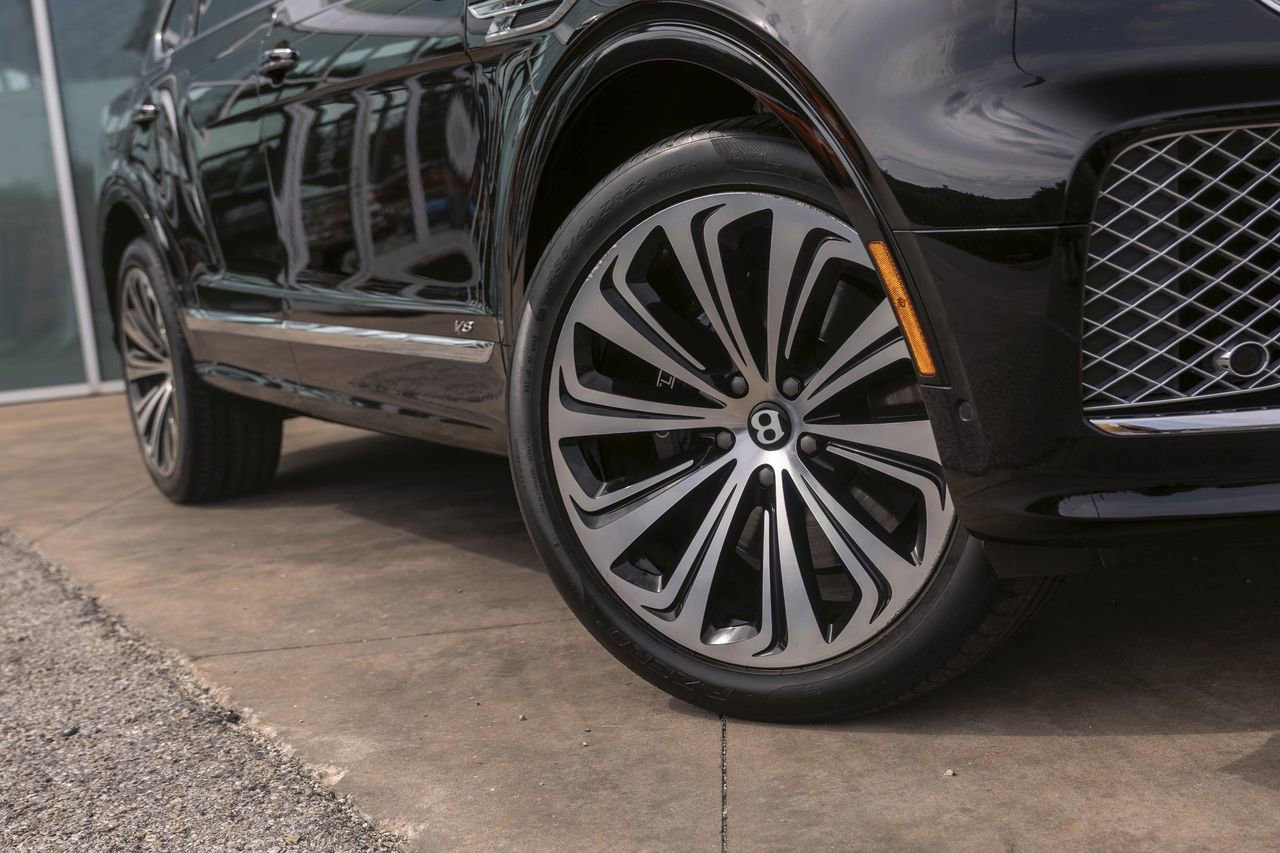 Used 2021 Bentley Bentayga AWD/4WD image 2