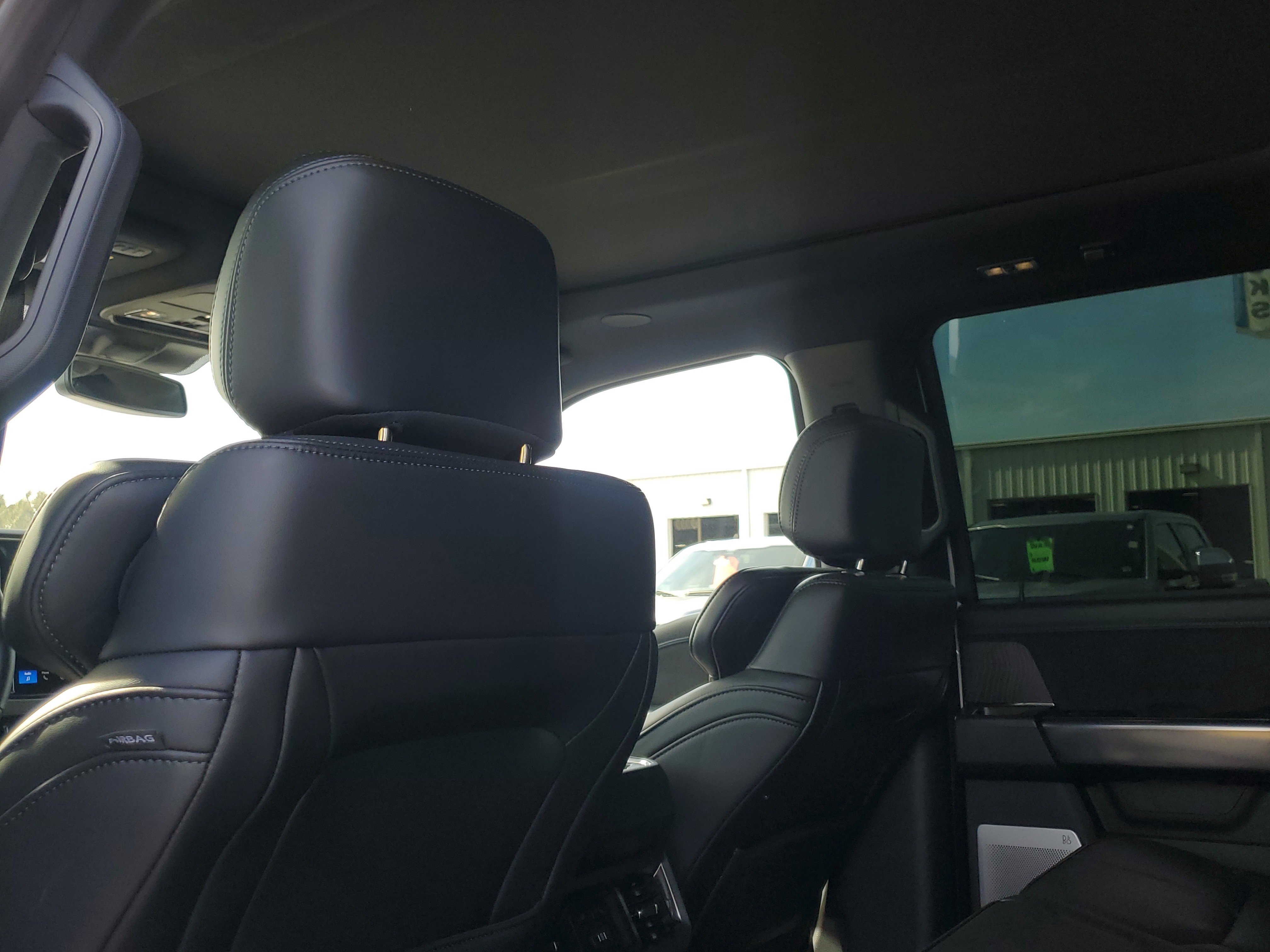 Used 2025 Ford F450 Platinum w/ FX4 Off-Road Package image 13