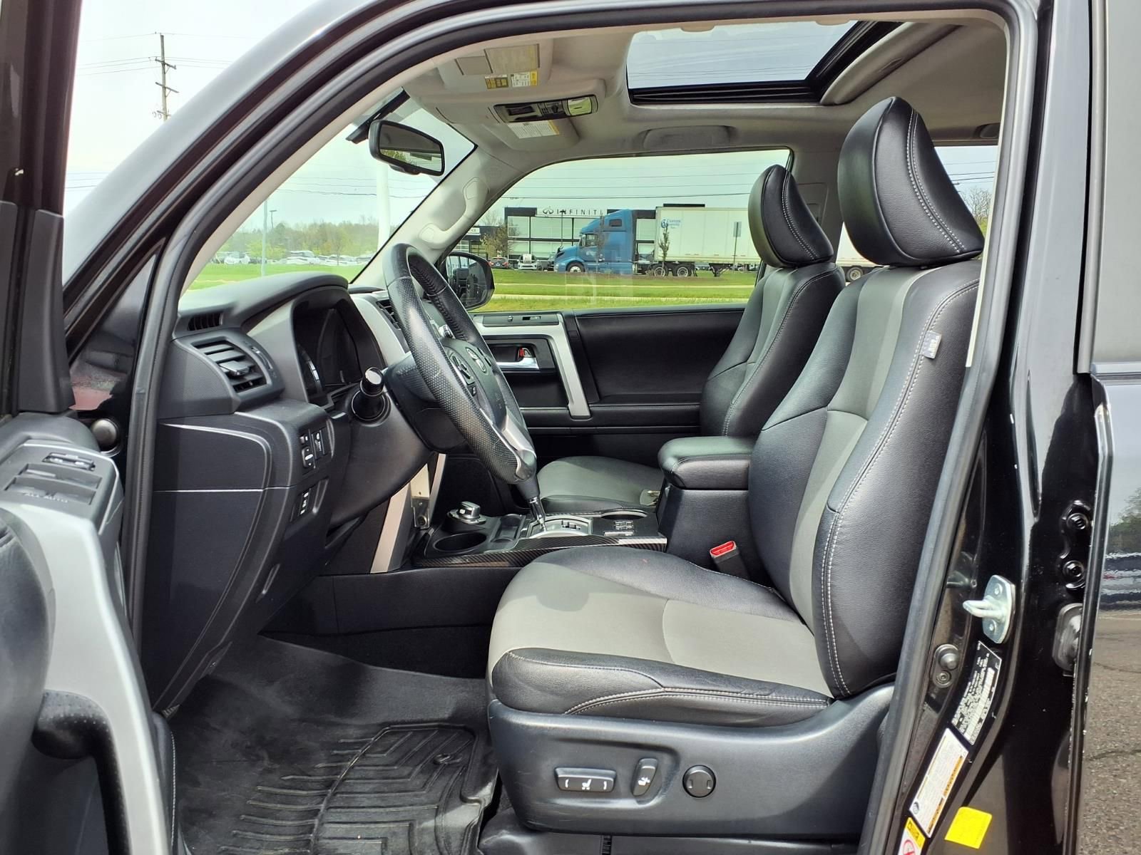 Used 2017 Toyota 4Runner SR5 Premium AWD/4WD image 17