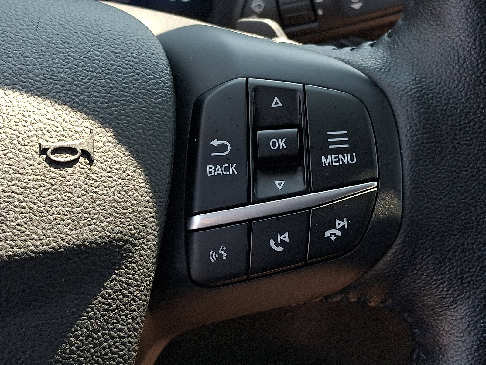 Used 2020 Ford Escape Titanium image 22