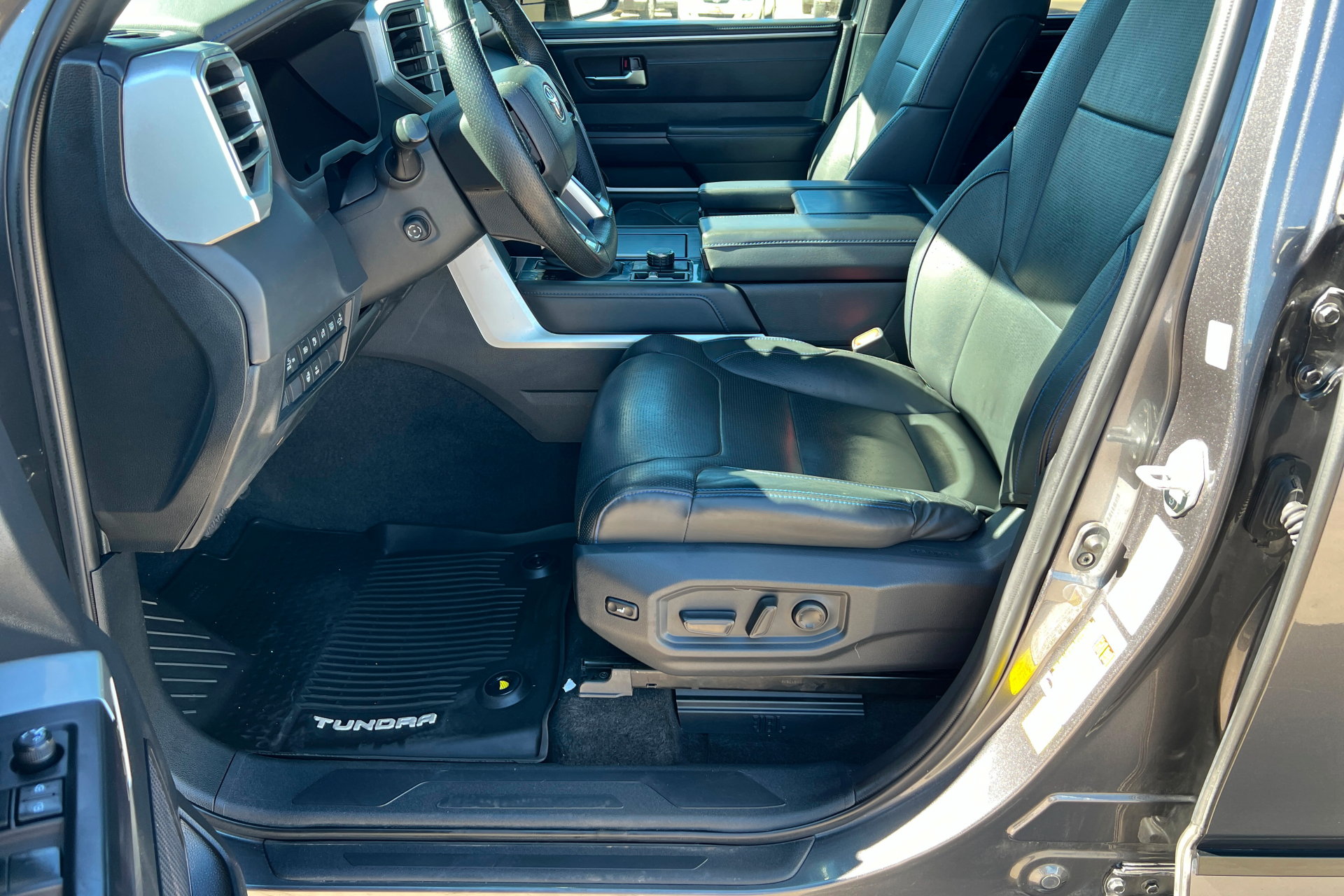 Used 2023 Toyota Tundra Platinum AWD/4WD image 18