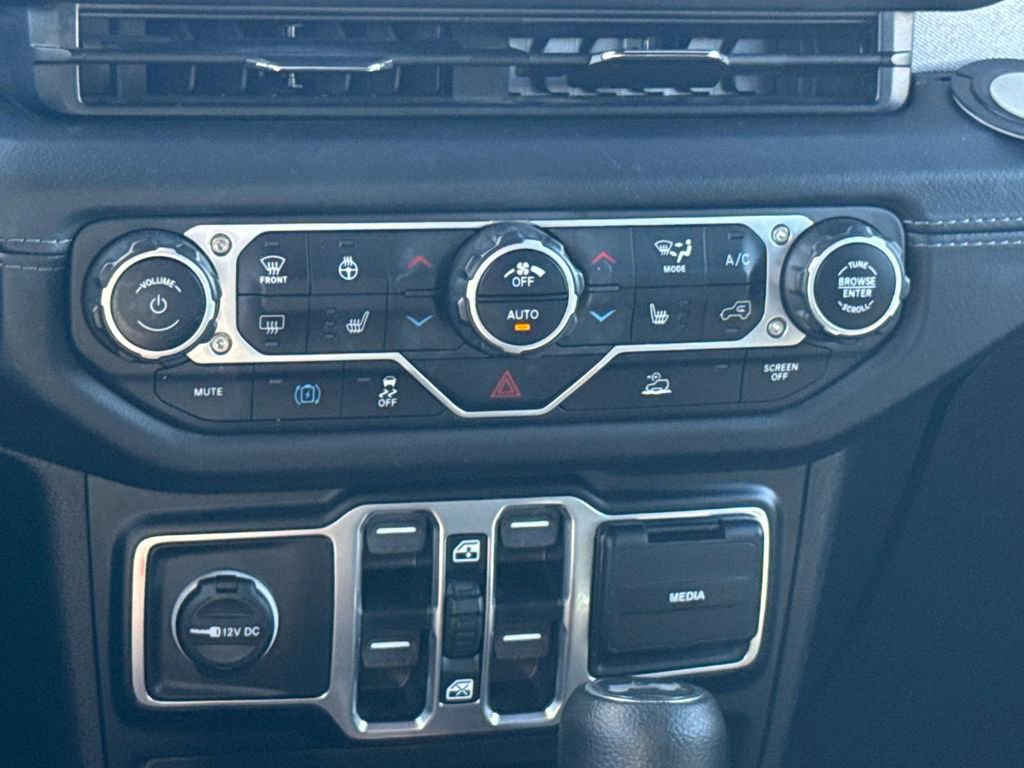 Used 2024 Jeep Wrangler Unlimited Sahara image 21
