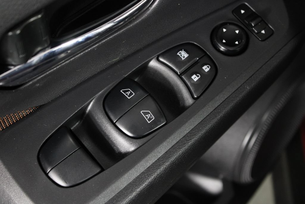 Certified 2024 Nissan Kicks SR FWD image 22