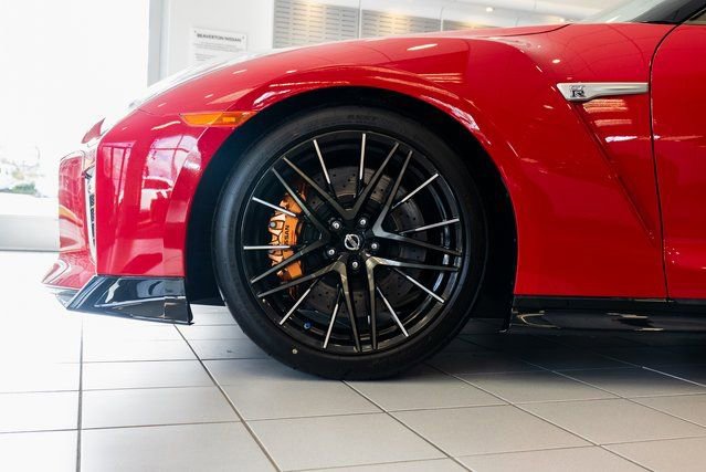 Used 2020 Nissan GT-R Premium w/ Premium Interior Package image 5