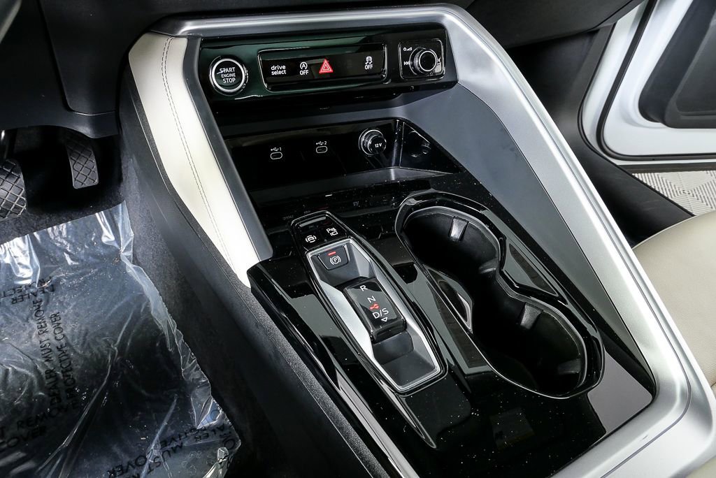 Used 2025 Audi Q5 Premium Plus w/ Premium Plus image 18