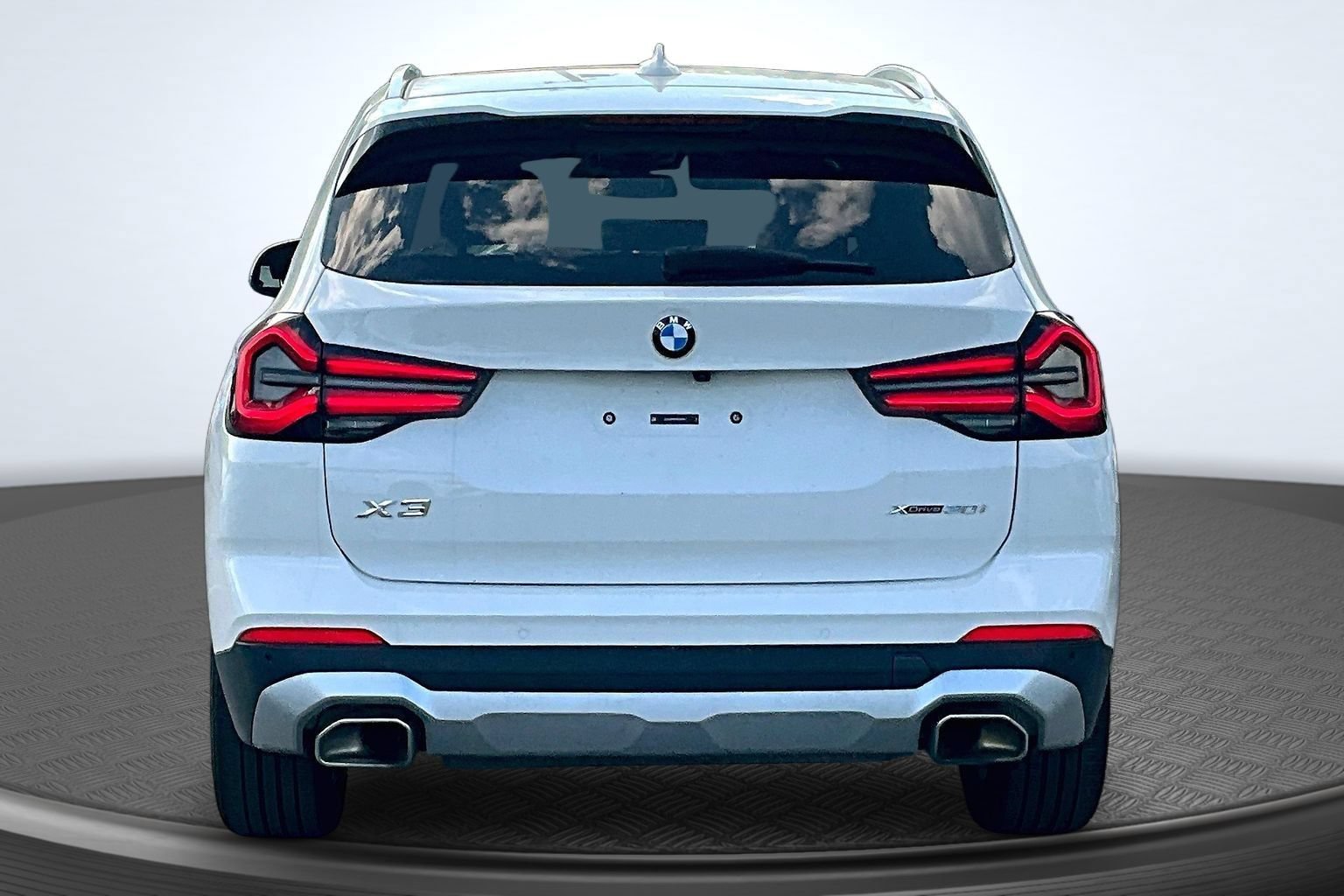 Used 2024 BMW X3 xDrive30i w/ Premium Essential Package AWD/4WD image 4
