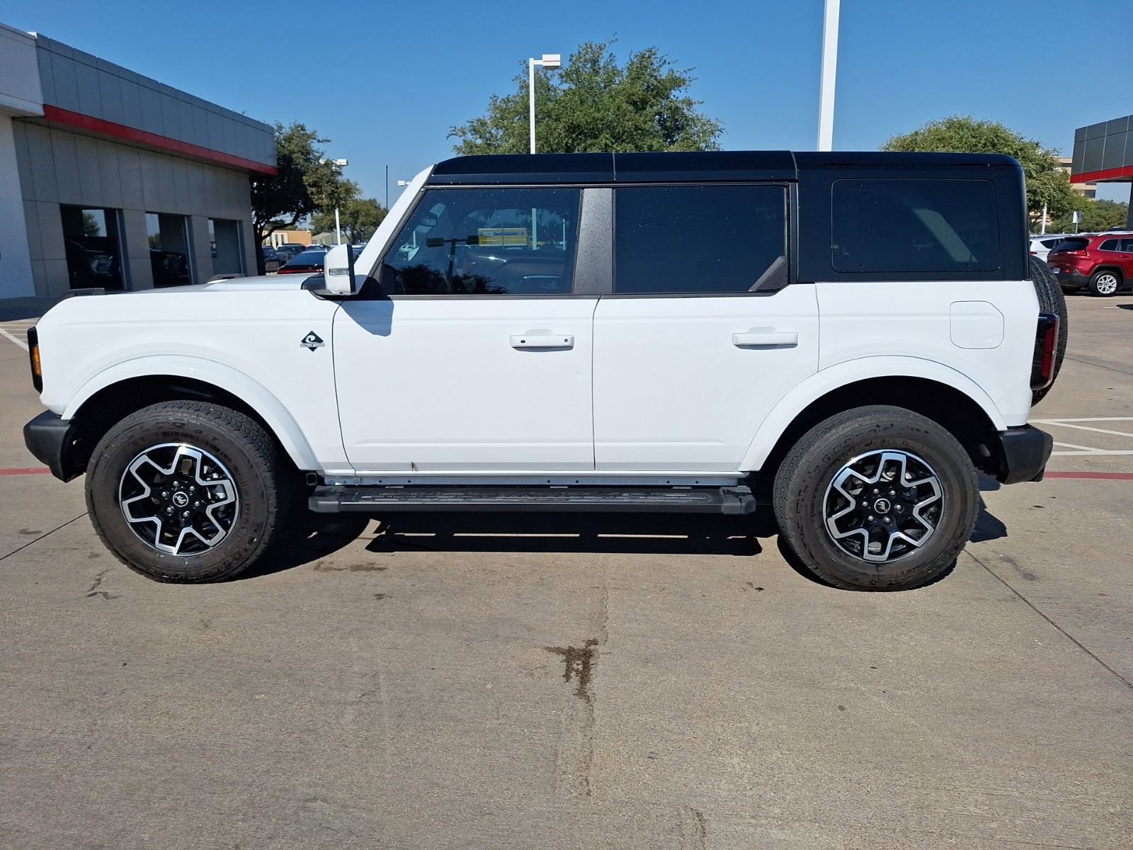 Used 2024 Ford Bronco Outer Banks image 3