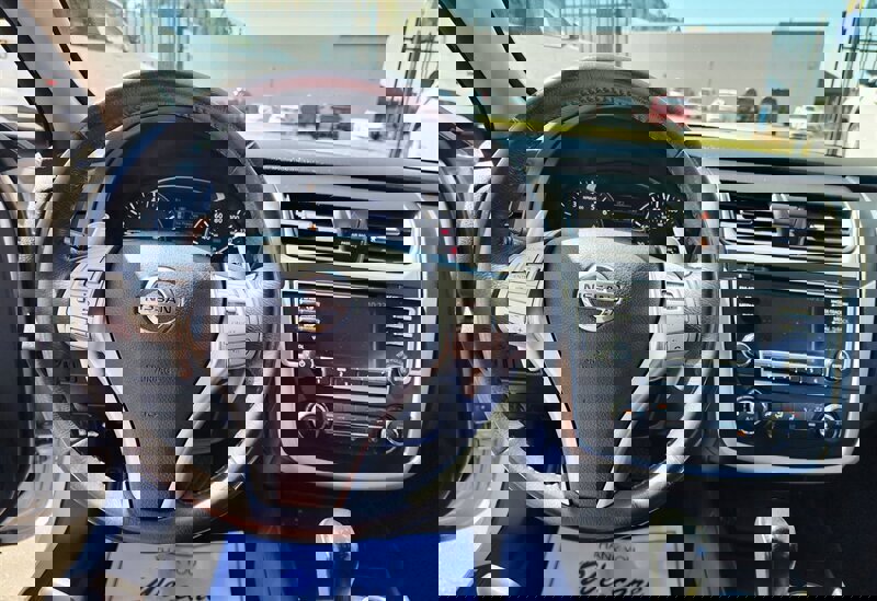 Used 2017 Nissan Altima 2.5 SR image 38