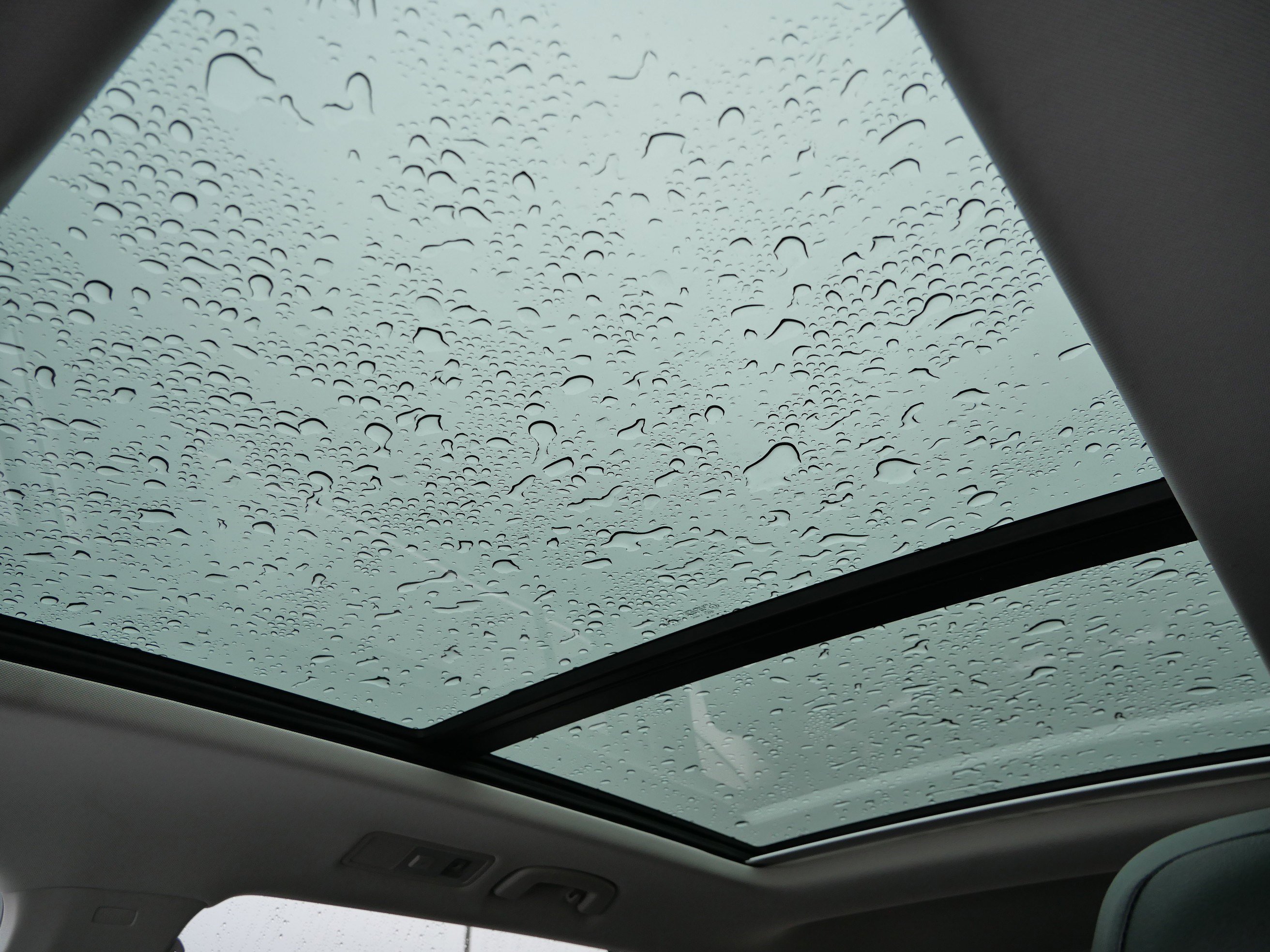 Used 2018 Volkswagen Tiguan SE w/ Panoramic Sunroof Package image 34