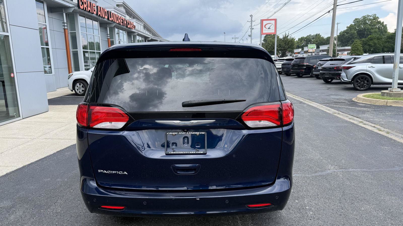 Used 2017 Chrysler Pacifica LX FWD image 4