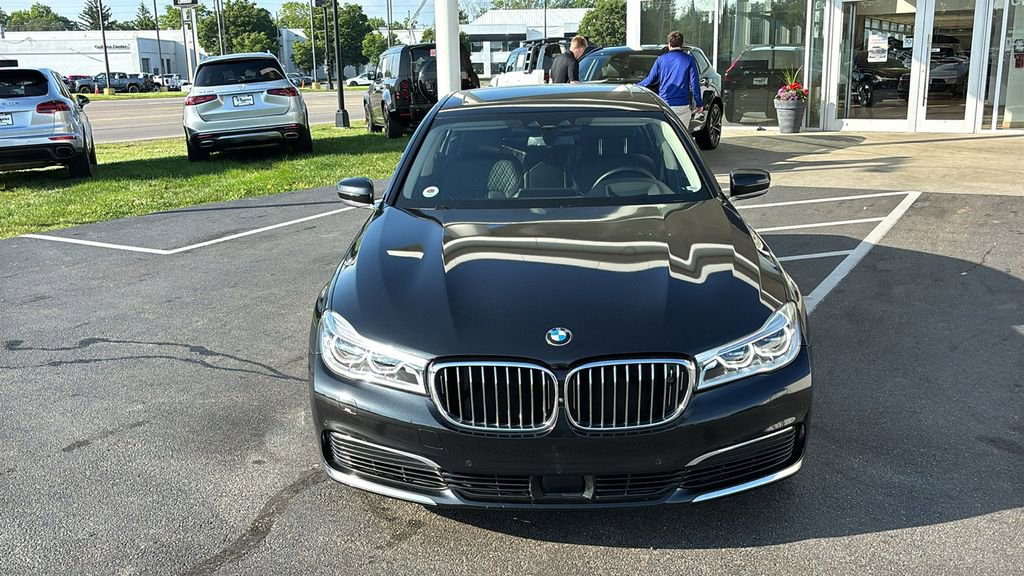 Used 2019 BMW 750i xDrive w/ Autobahn Package AWD/4WD image 5