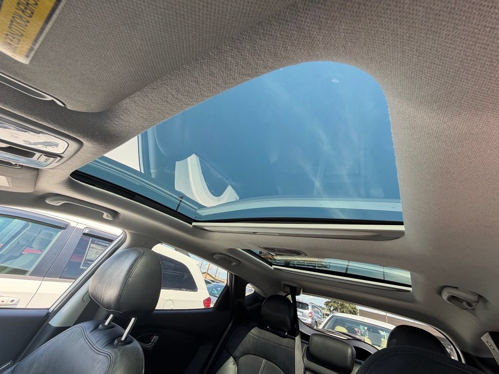 Used 2012 Hyundai Tucson Limited w/ Premium Pkg FWD image 11