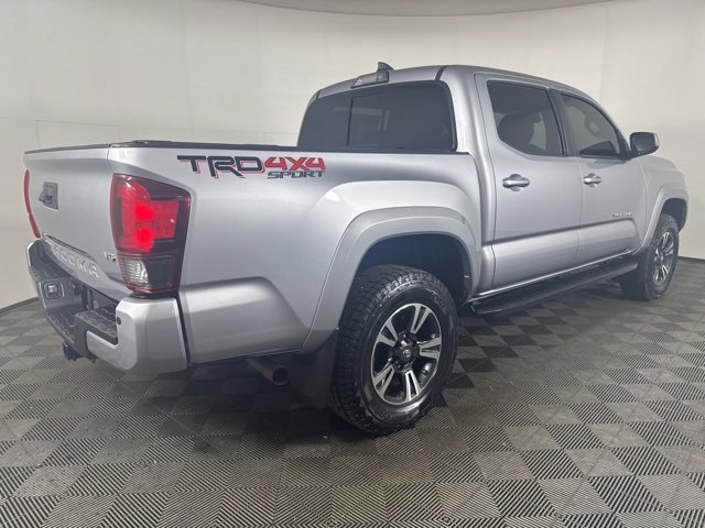 Used 2018 Toyota Tacoma TRD Sport image 3