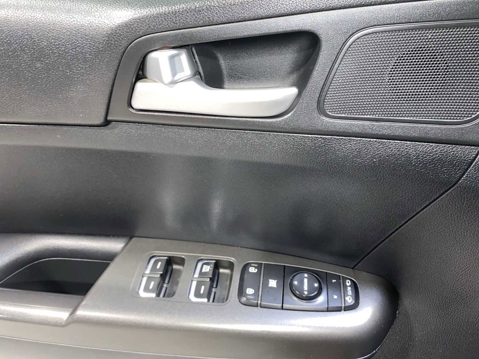 Used 2018 Kia Sportage LX w/ LX Technology Package image 23