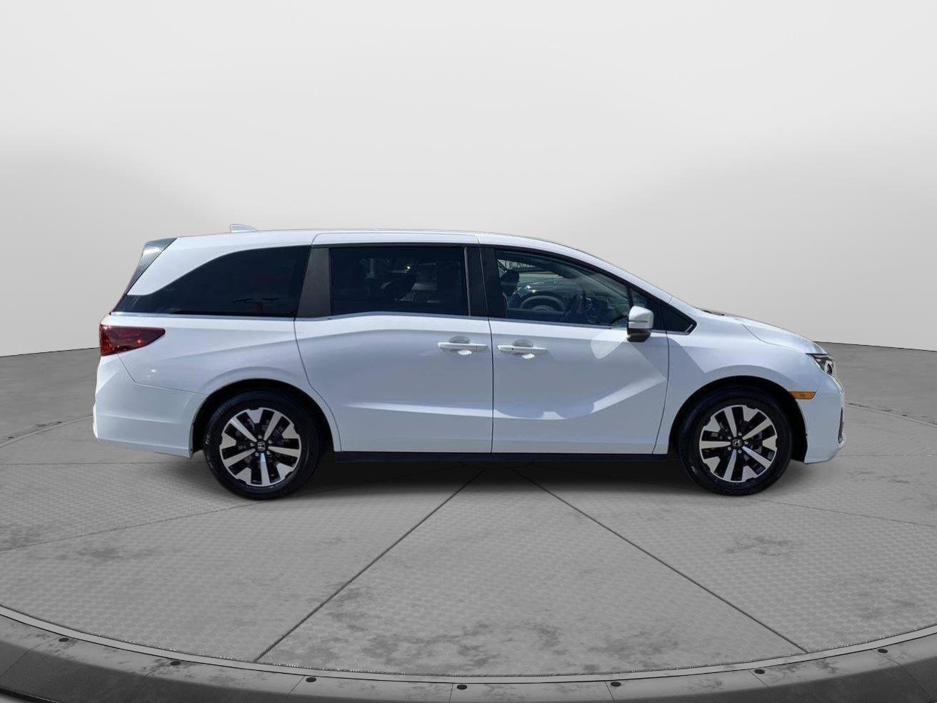 Certified 2026 Honda Odyssey EX-L image 2