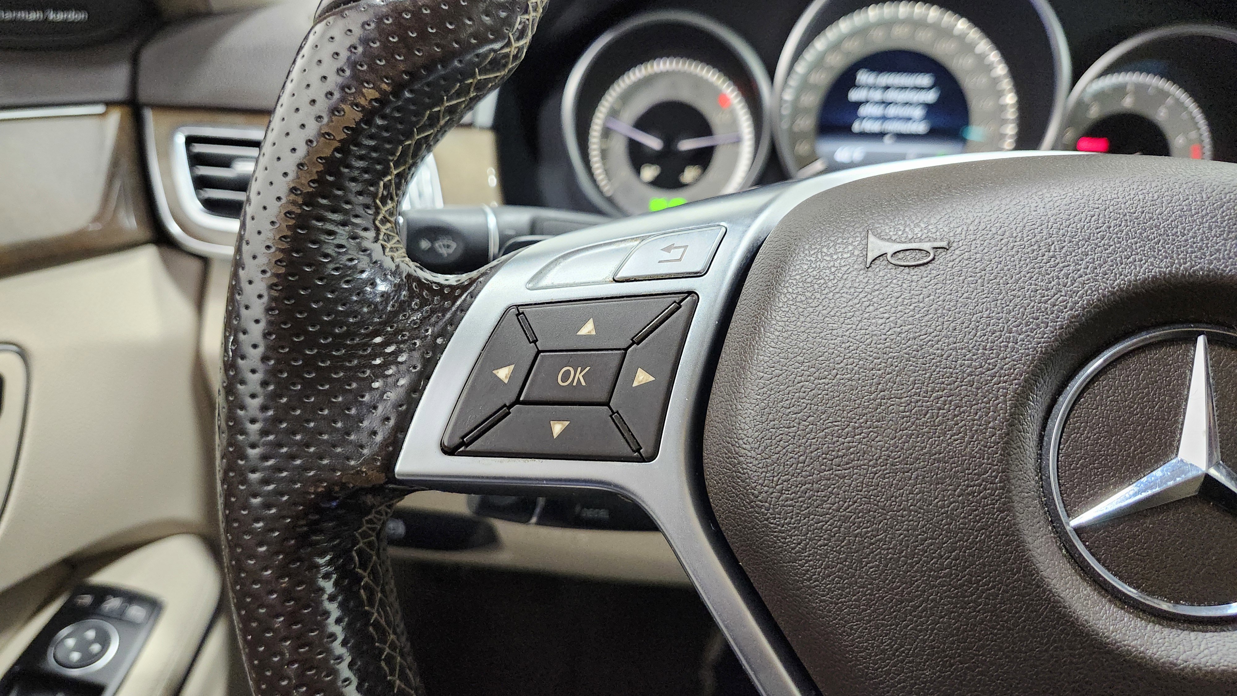 Used 2015 Mercedes-Benz E 350 4MATIC Sedan image 37