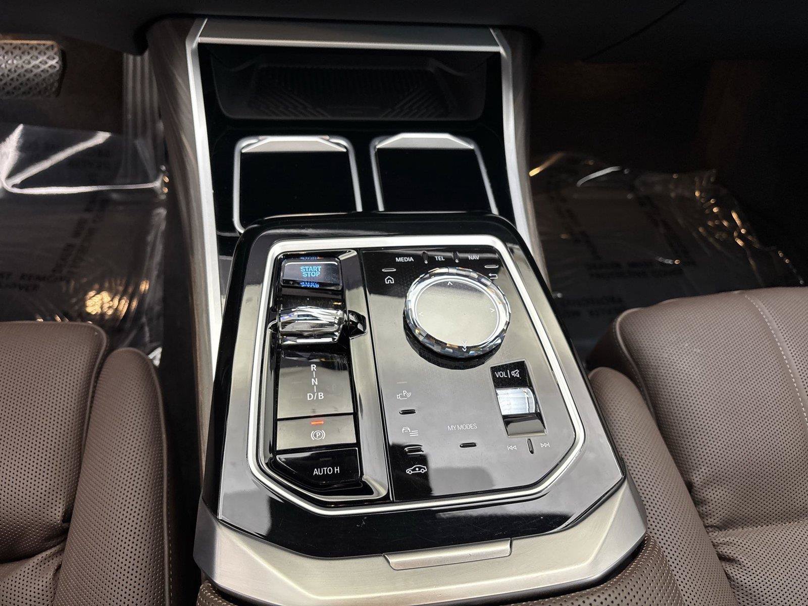 Used 2023 BMW i7 xDrive60 AWD/4WD image 23