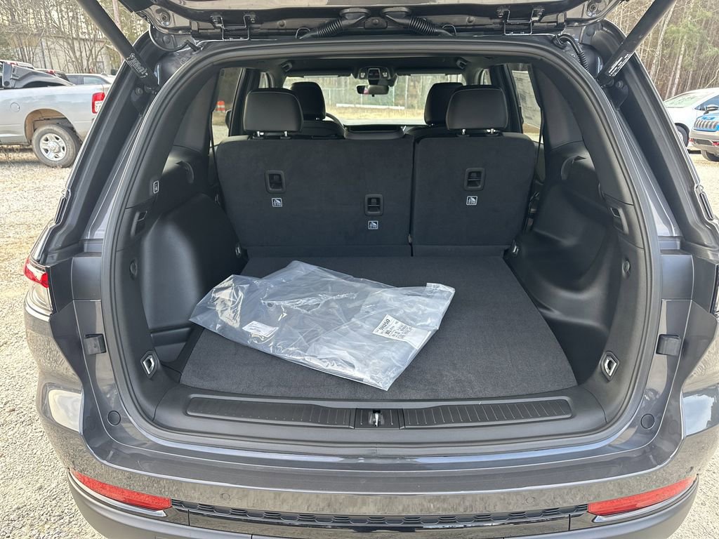 New 2025 Jeep Grand Cherokee Altitude image 18