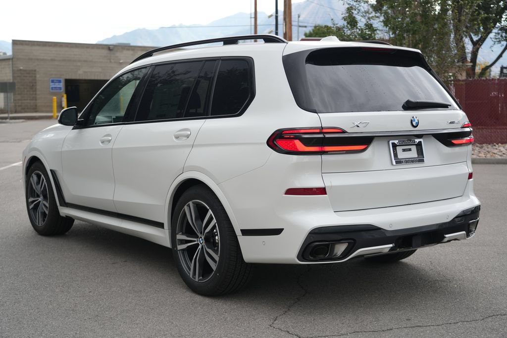 Used 2027 BMW X7 xDrive40i w/ M Sport Package AWD/4WD image 3