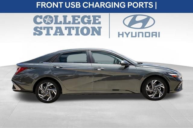 Used 2024 Hyundai Elantra SEL w/ Convenience Package image 9