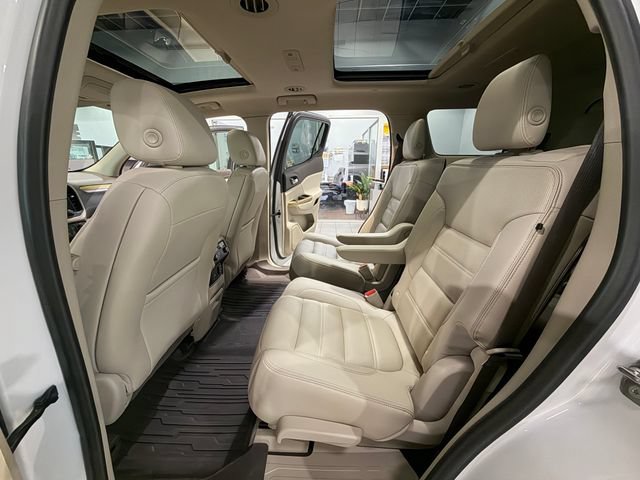 Used 2019 GMC Acadia Denali w/ Technology Package FWD image 10