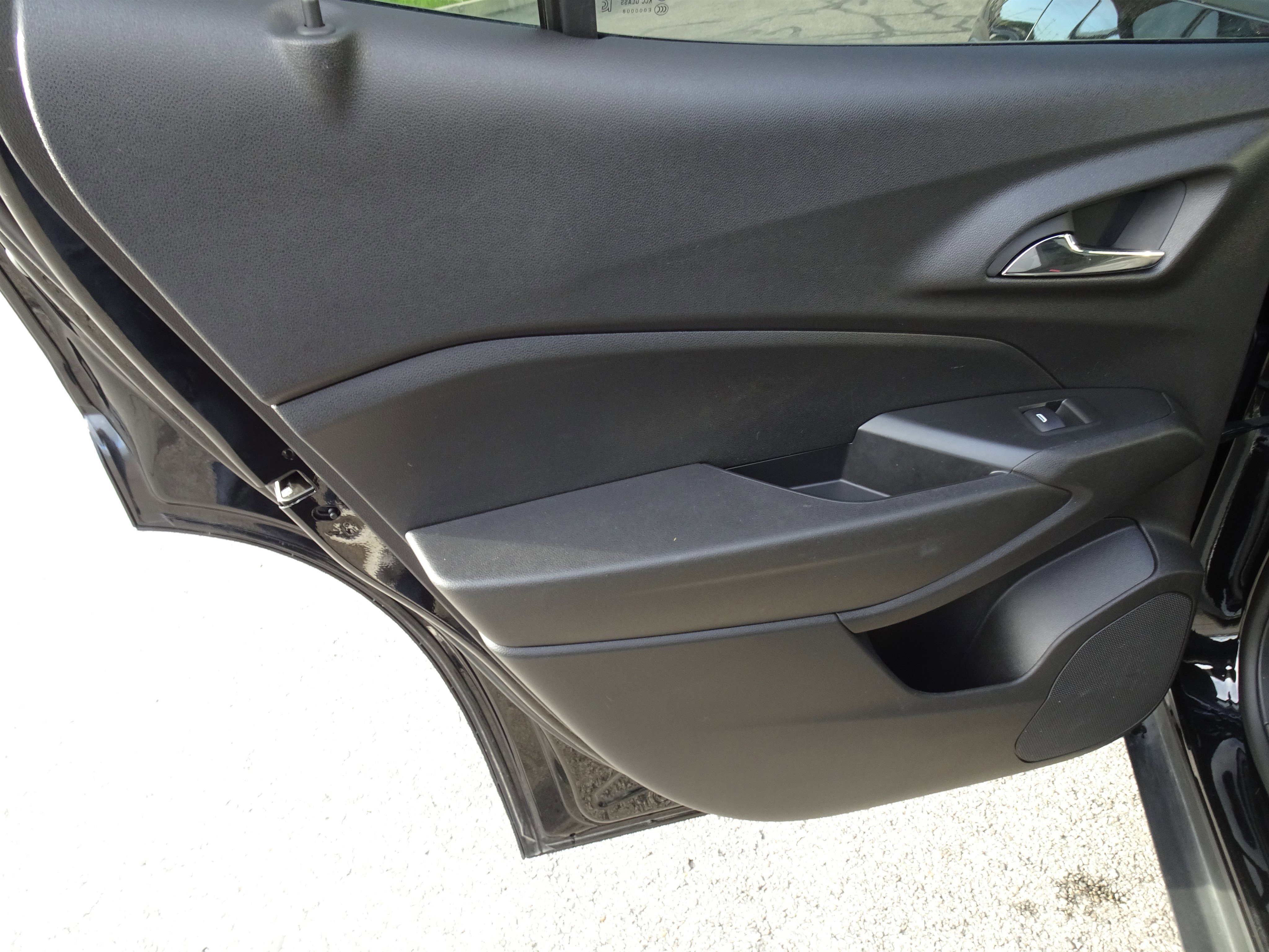 Used 2025 Chevrolet Trax RS image 15