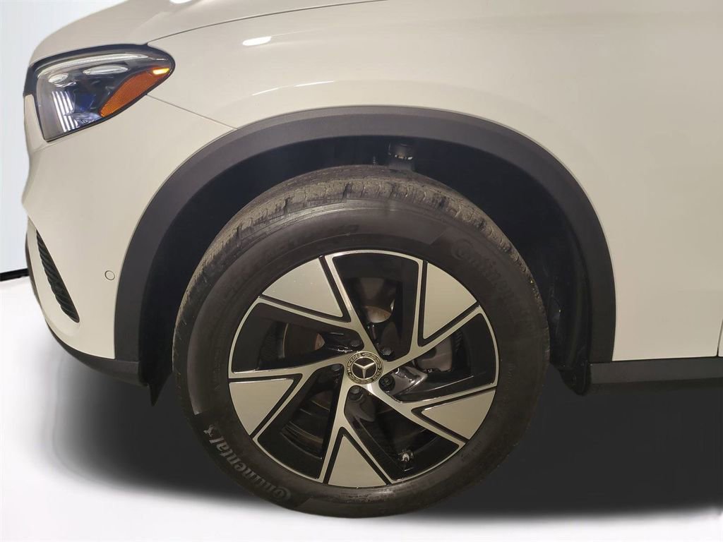 Used 2024 Mercedes-Benz GLC 300 4MATIC image 11