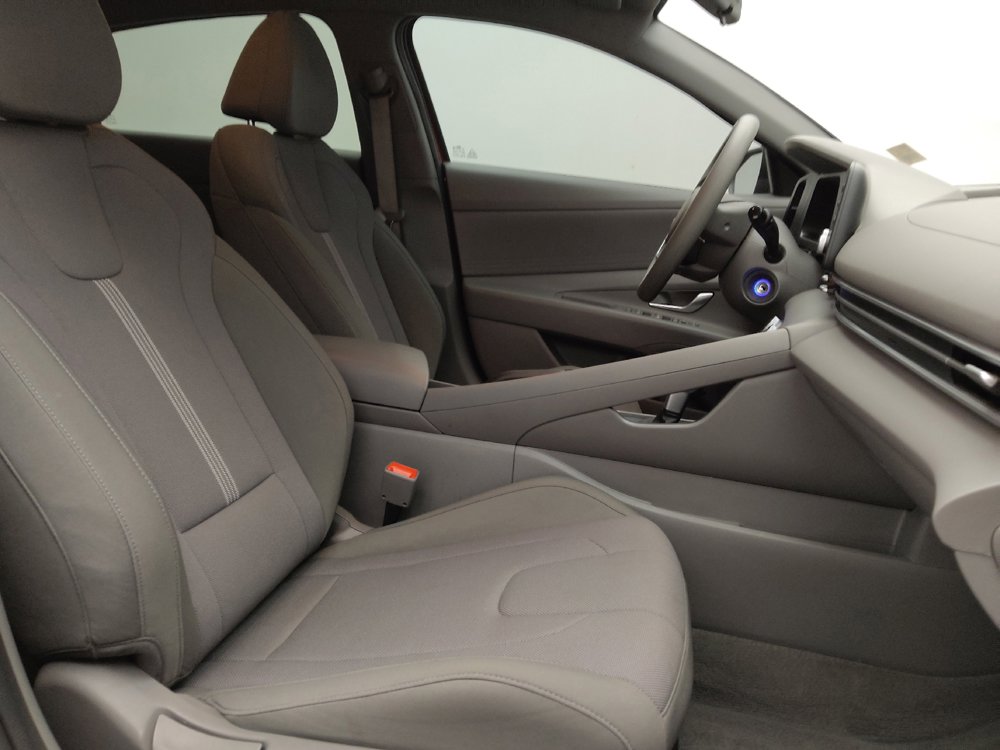 Used 2025 Hyundai Elantra SE FWD image 21