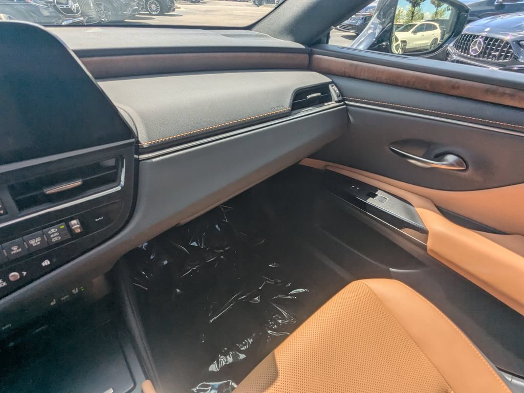 Used 2022 Lexus ES 350 w/ Premium Package FWD image 4