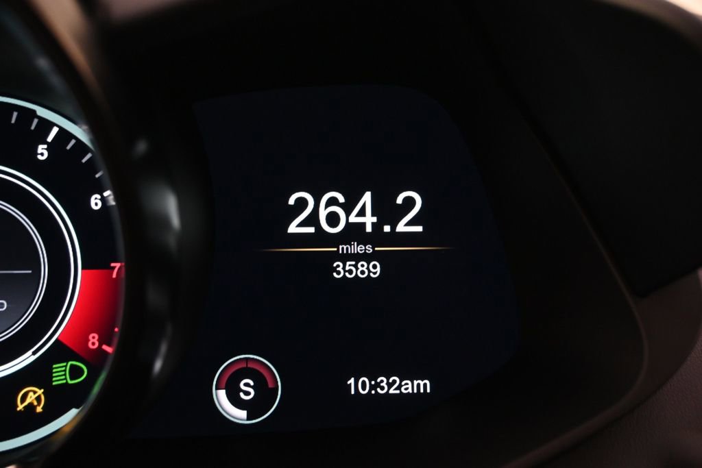 Used 2023 Aston Martin V8 Vantage Roadster RWD image 32