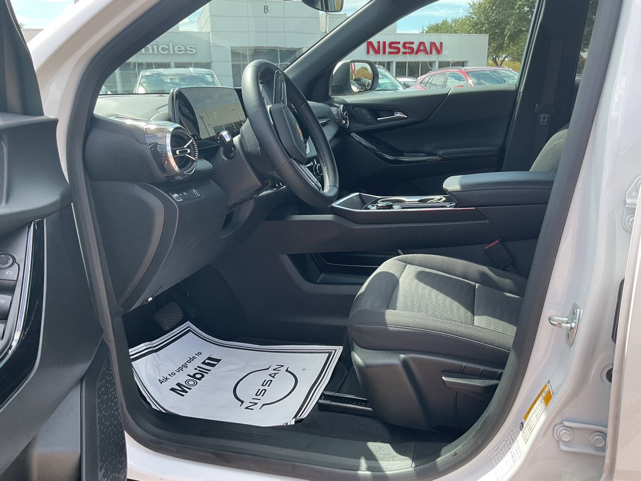 Used 2026 Chevrolet Equinox LT FWD image 8