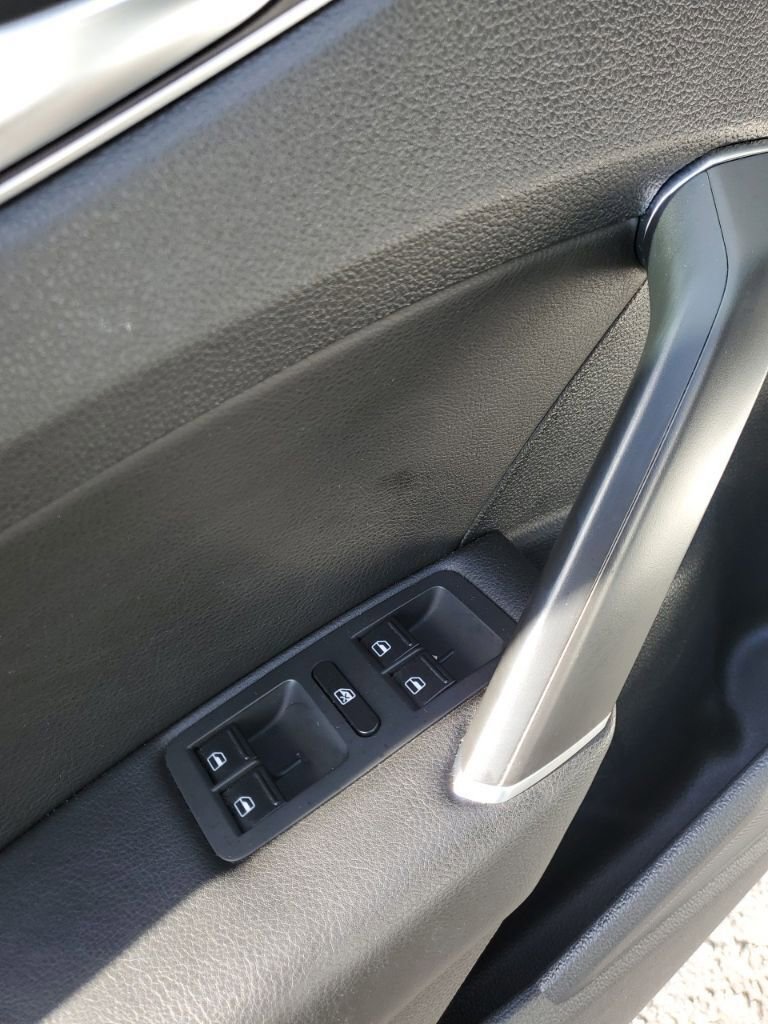 Used 2018 Volkswagen Passat 2.0T SE FWD image 19