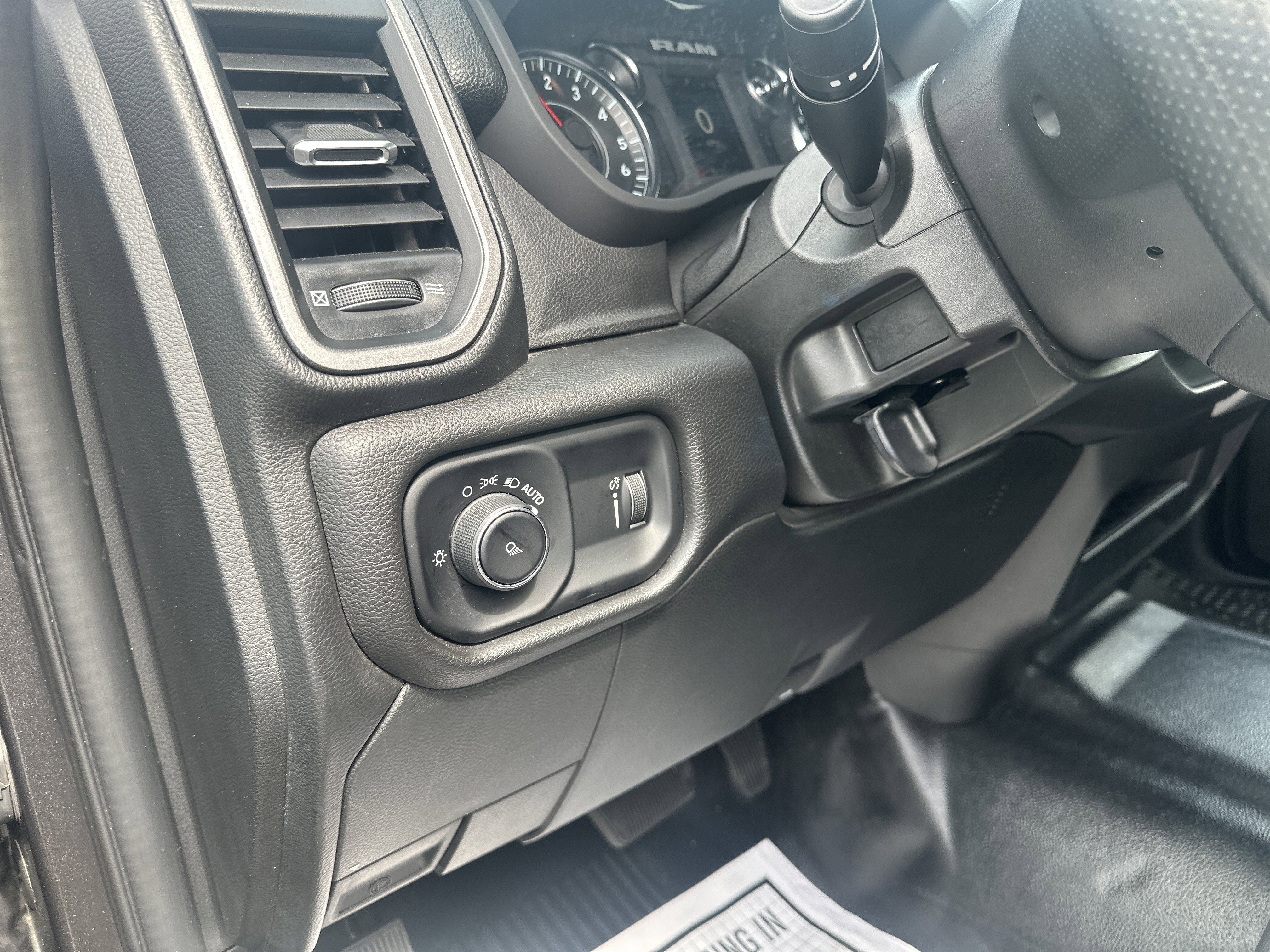 Used 2024 RAM 2500 Tradesman w/ Chrome Appearance Group AWD/4WD image 33